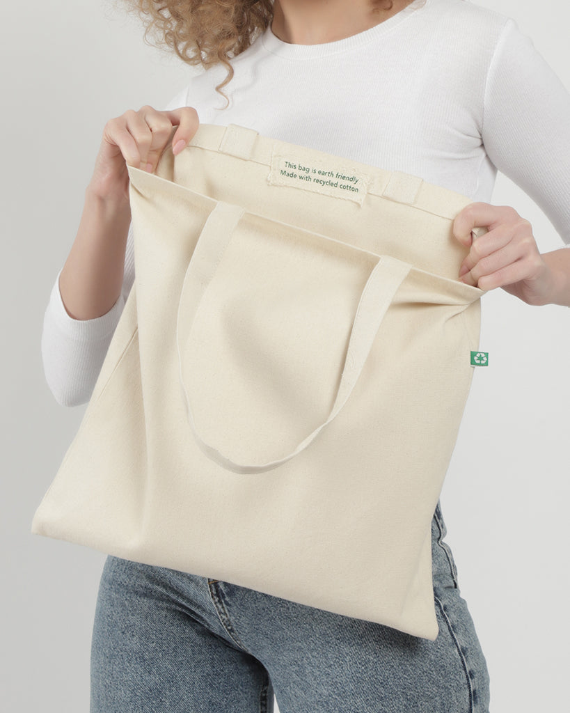 durable-recycled-cotton-totebag-inside-model-pictures_d67fca37-95bf-44f7-b212-5839c8b3d15b