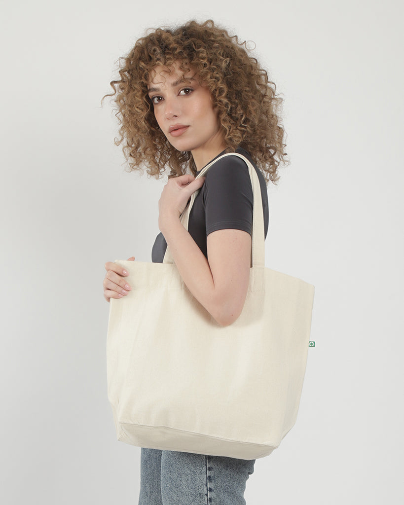 ecofriendly-signature-bag-photo-outside-model-tbf