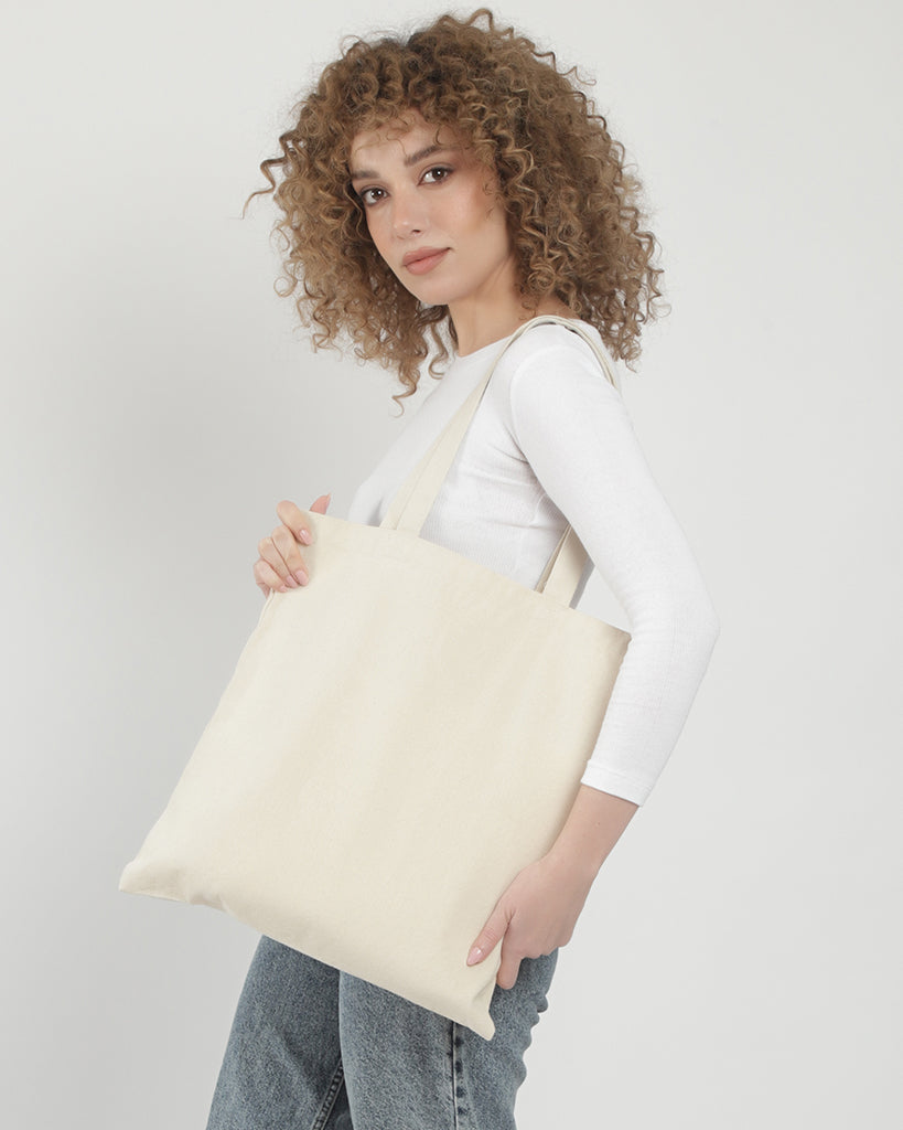inside-model-posing-with-recycled-totebag-totebagfactory_0011647c-2206-4a27-833e-249e8adb186b